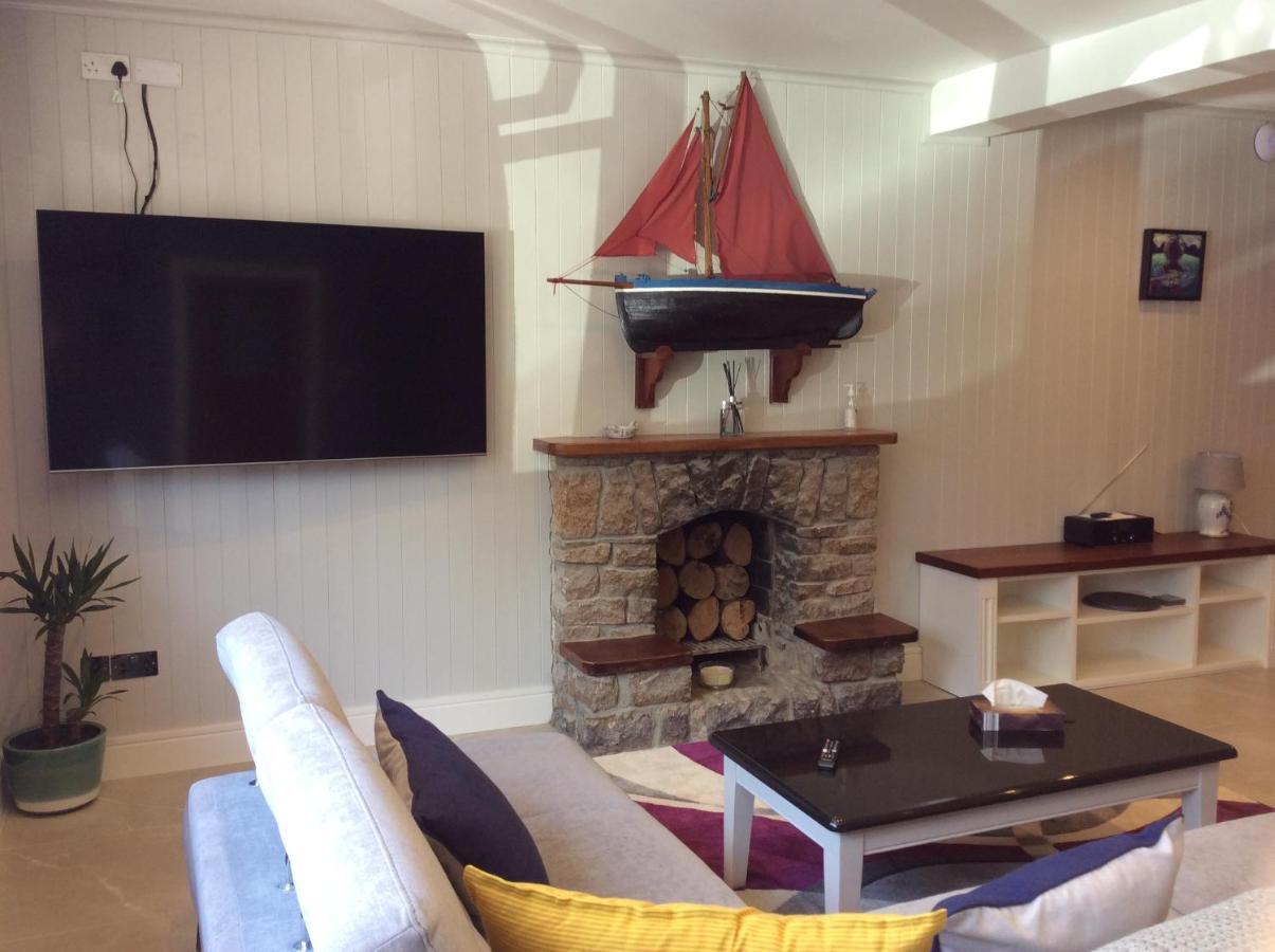 Roundstone Retreats Quayside Luxury Apt Экстерьер фото
